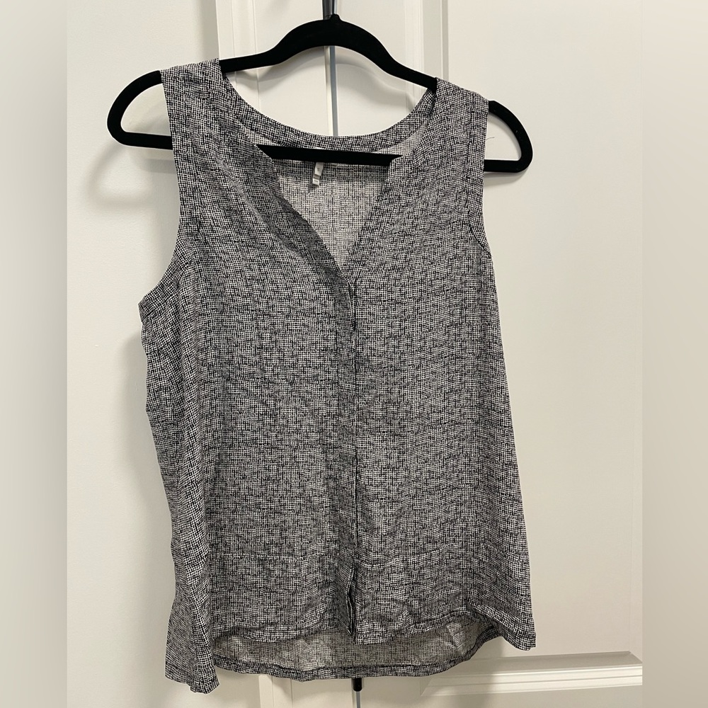 Joie black and white silk tank